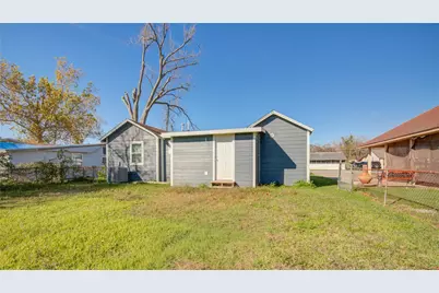 207 E Bernard Street, Clute, TX 77531 - Photo 23