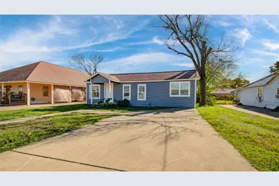 207 E Bernard Street, Clute, TX 77531 - Photo 3