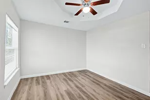 207 E Bernard St, Clute, TX 77531 - Photo 5