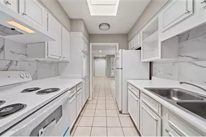 9809 Richmond Avenue #E14, Houston, TX 77042 - Photo 7