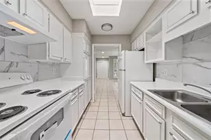 9809 Richmond Ave, Houston, TX 77042 - Photo 7