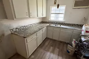 11213 Oswego St, Houston, TX 77029 - Photo 7