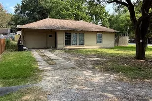 11213 Oswego St, Houston, TX 77029 - Photo 1