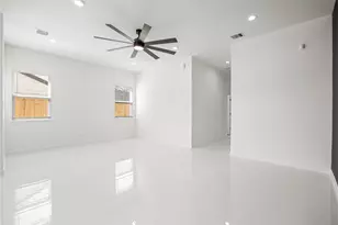 7710 Sharondale Dr, Houston, TX 77033 - Photo 33