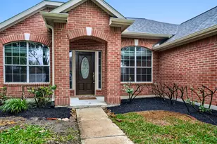 548 Small Cedar Dr, League City, TX 77573 - Photo 3