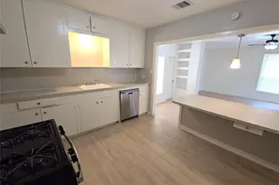 2705 S Crockett St, La Marque, TX 77568 - Photo 5