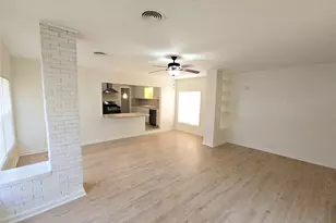 2705 S Crockett St, La Marque, TX 77568 - Photo 3