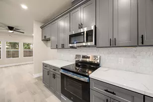 5420 Lynnfield St, Houston, TX 77028 - Photo 9