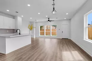 8214 Cowart St, Houston, TX 77029 - Photo 11