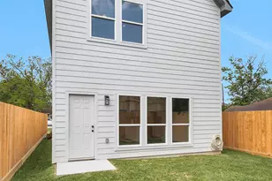 8214 Cowart St, Houston, TX 77029 - Photo 9