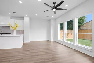 8214 Cowart St, Houston, TX 77029 - Photo 17