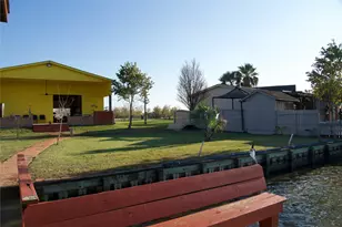 627 Port Rd, Angleton, TX 77515 - Photo 15