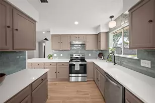 303 Knoll Forest Dr, League City, TX 77573 - Photo 9