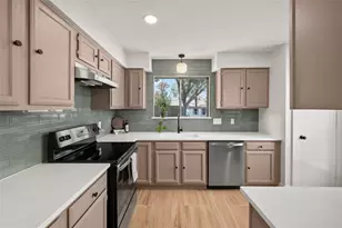 303 Knoll Forest Dr, League City, TX 77573 - Photo 3