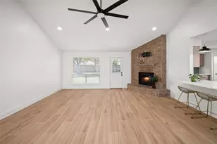 303 Knoll Forest Dr, League City, TX 77573 - Photo 7