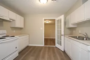 404 N 7th St, Baytown, TX 77520 - Photo 11