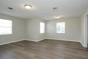 404 N 7th St, Baytown, TX 77520 - Photo 9