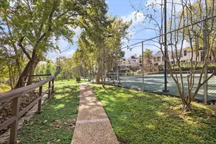 222 Litchfield Ln, Houston, TX 77024 - Photo 31