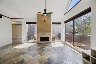 222 Litchfield Ln, Houston, TX 77024 - Photo 11