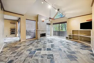 222 Litchfield Ln, Houston, TX 77024 - Photo 17