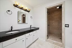 222 Litchfield Ln, Houston, TX 77024 - Photo 17