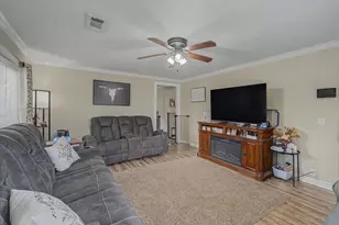 1215 Orange St, Vidor, TX 77662 - Photo 9
