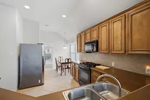 27 Palm Desert Dr, Manvel, TX 77578 - Photo 11