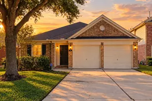 27 Palm Desert Dr, Manvel, TX 77578 - Photo 1
