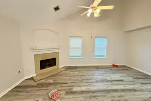 1910 Plum Falls Ln, Pearland, TX 77581 - Photo 13