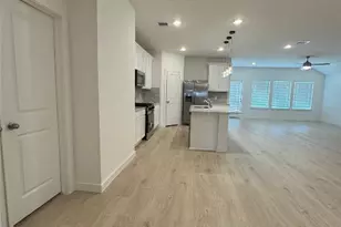 31123 Warwick Coast Ct, Fulshear, TX 77441 - Photo 5