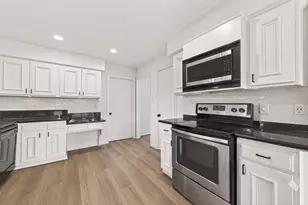 7939 Green Lawn Dr, Houston, TX 77088 - Photo 15