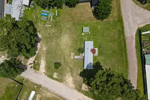 108 Monroe St, Willis, TX 77378 - Photo 3