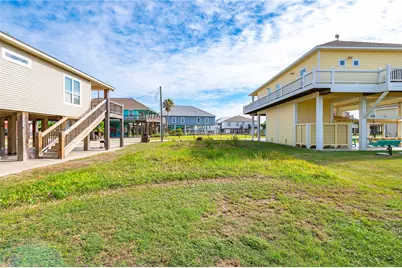 955 Fisherman Drive S, Crystal Beach, TX 77650 - Photo 15