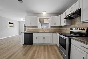 509 N Winfree St, Dayton, TX 77535 - Photo 9