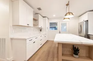 1102 Ashdale Dr, Sugar Land, TX 77498 - Photo 11