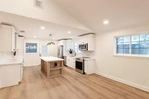 1102 Ashdale Dr, Sugar Land, TX 77498 - Photo 9