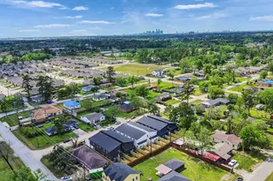 8629 Homewood Ln, Houston, TX 77028 - Photo 23