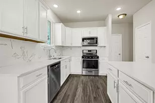 2210 Timberland Country Ct, Conroe, TX 77304 - Photo 11