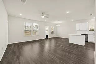 2210 Timberland Country Ct, Conroe, TX 77304 - Photo 7