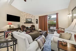 1016 Fleetwood Pl Dr, Houston, TX 77079 - Photo 7