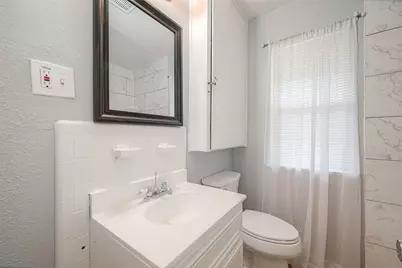 5619 Willow Glen Drive, Houston, TX 77033 - Photo 15