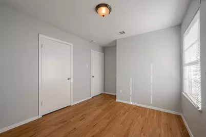 5619 Willow Glen Drive, Houston, TX 77033 - Photo 11