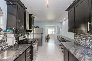 306 Oakhurst St, La Porte, TX 77571 - Photo 9