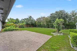 9515 Highmeadow Dr, Houston, TX 77063 - Photo 25