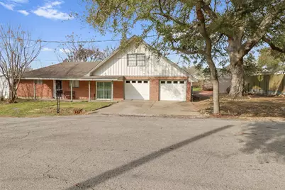 110 S 9th Street, Highlands, TX 77562 - Photo 1