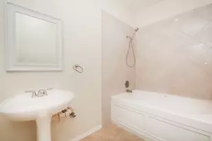 664 Wilcrest Dr, Houston, TX 77042 - Photo 11