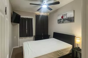 5400 Lotus St, Houston, TX 77085 - Photo 5