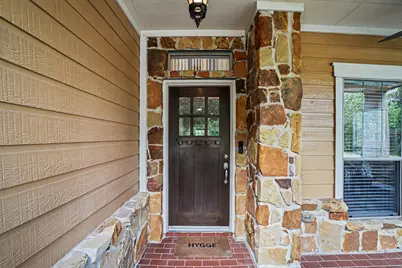 62 W Tapestry Park Circle, The Woodlands, TX 77381 - Photo 3