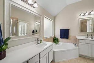 62 W Tapestry Park Cir, The Woodlands, TX 77381 - Photo 19