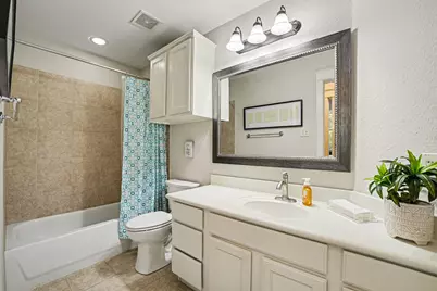 62 W Tapestry Park Circle, The Woodlands, TX 77381 - Photo 9